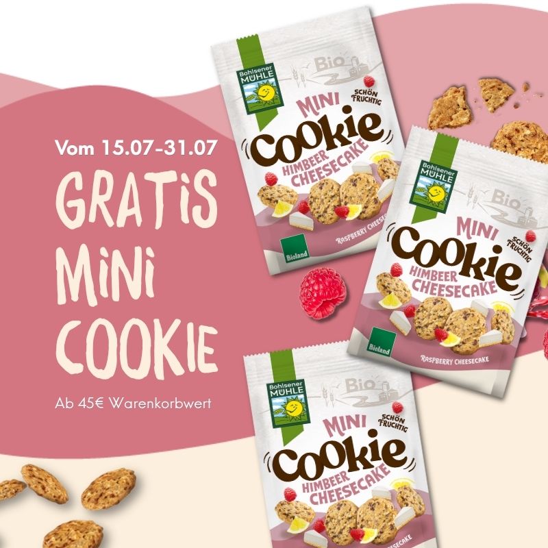 Drei Packungen Bohlsener Mühle Mini Cookie Himbeer Cheesecake mit Keksen und Himbeeren.