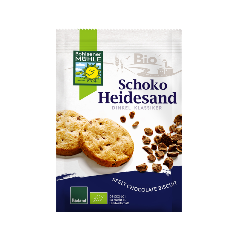 Bohlsener Mühle Schoko Heidesand Dinkel Cookie mit Schokostückchen auf weißem Hintergrund.