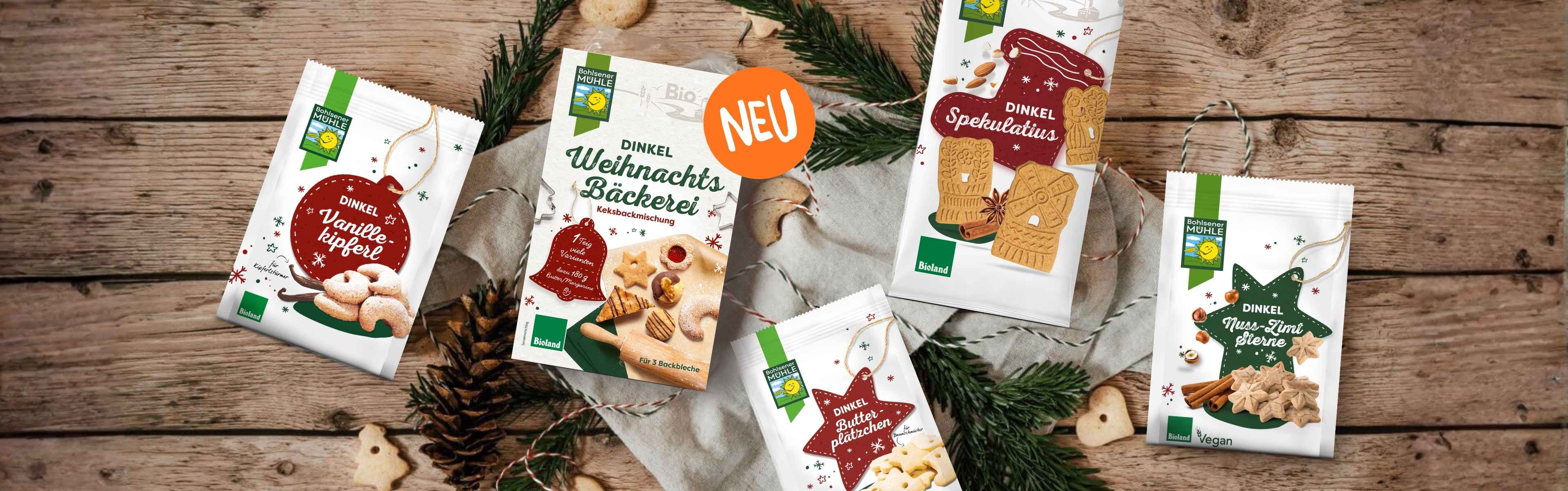 Bohlsener Mühle Dinkel Weihnachtsbäckerei mit verschiedenen Keksen auf Holzuntergrund.