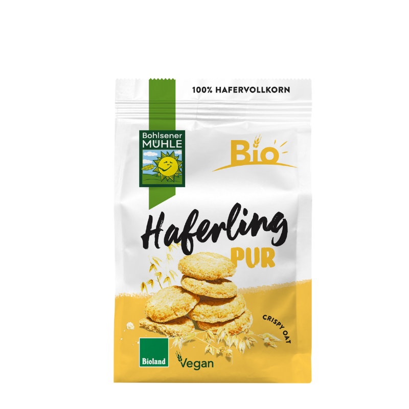 Eine Packung Haferling Pur von Bohlsener Mühle mit stapelbaren, knusprigen Hafer-Keksen auf weißem Grund.