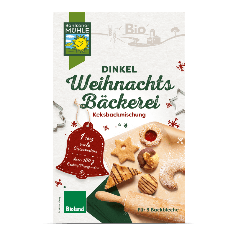 Die Bohlsener Mühle Keksbackmischung Dinkel Weihnachtsbäckerei mit verschiedenen ausgestochenen Plätzchen auf Backpapier.