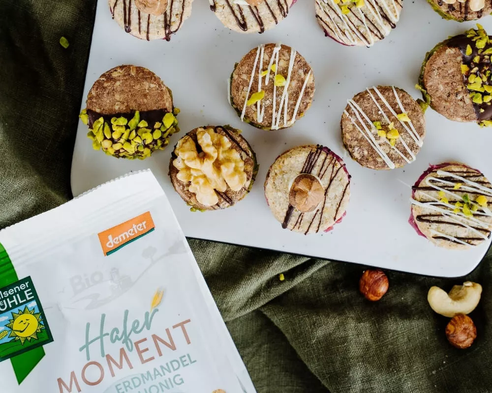 Keks Macarons mit Himbeer‑ und Pistazien Ganache