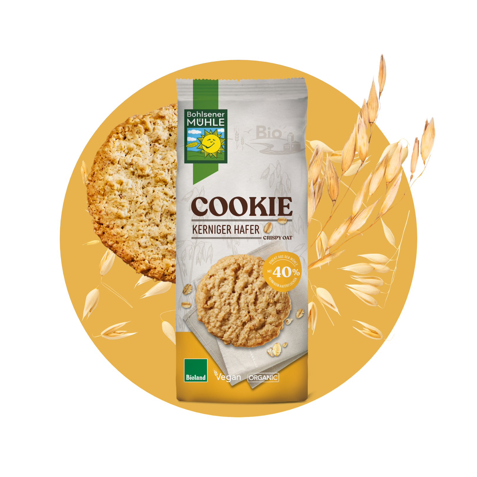 Bohlsener Mühle Cookie mit kernigem Hafer auf gelbem Hintergrund.