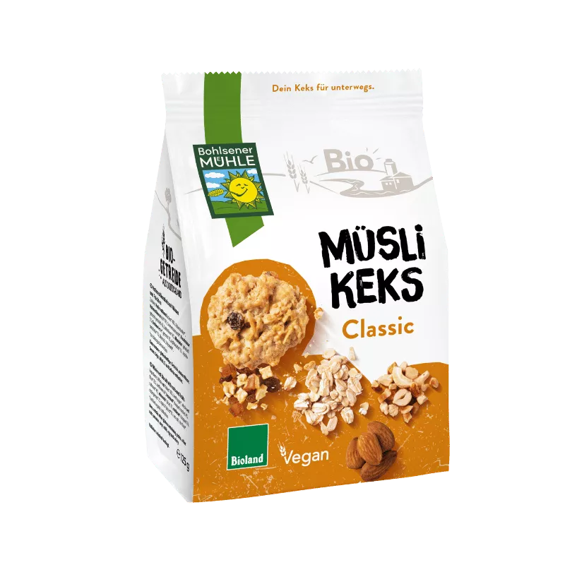 Bohlsener Mühle Classic Müsli Keks Paket. Bio- und veganer Leckerbissen. Nahaufnahme eines Kekses mit Haferflocken und Nüssen.