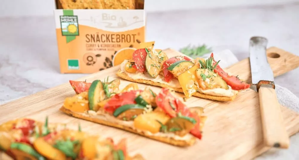 Belegtes Snäckebrot mit Grillgemüse