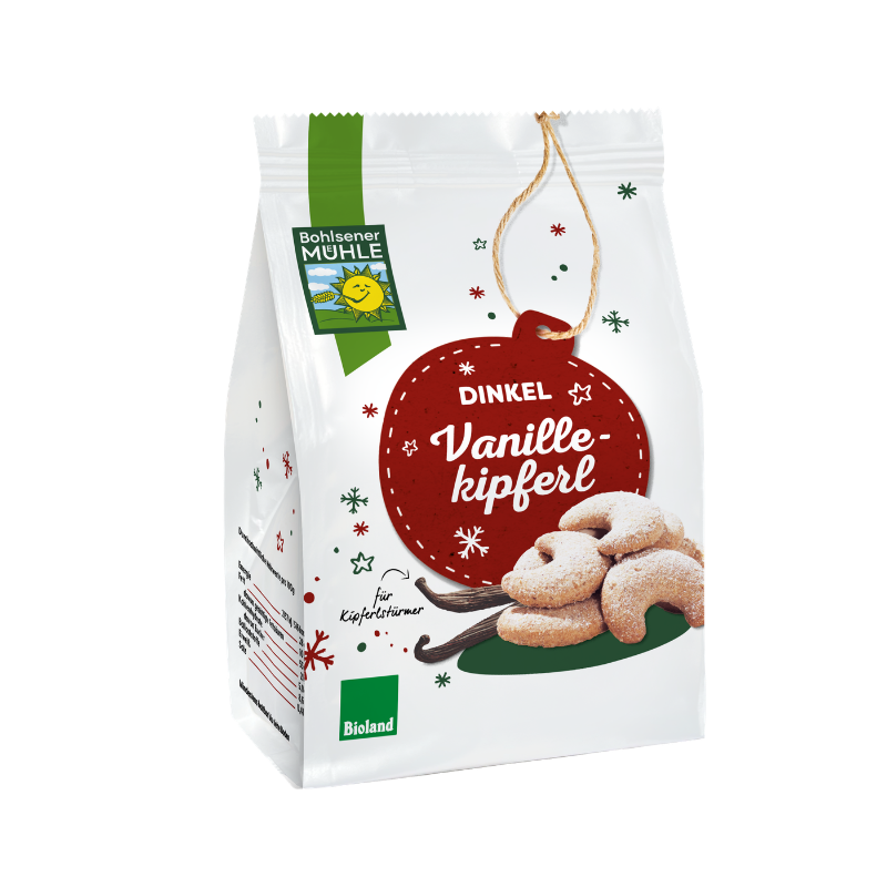 Eine weiße Packung Bohlsener Mühle Dinkel Vanille-Kipferl mit abgebildeten Keksen und Vanilleschoten vor schwarzem Hintergrund.