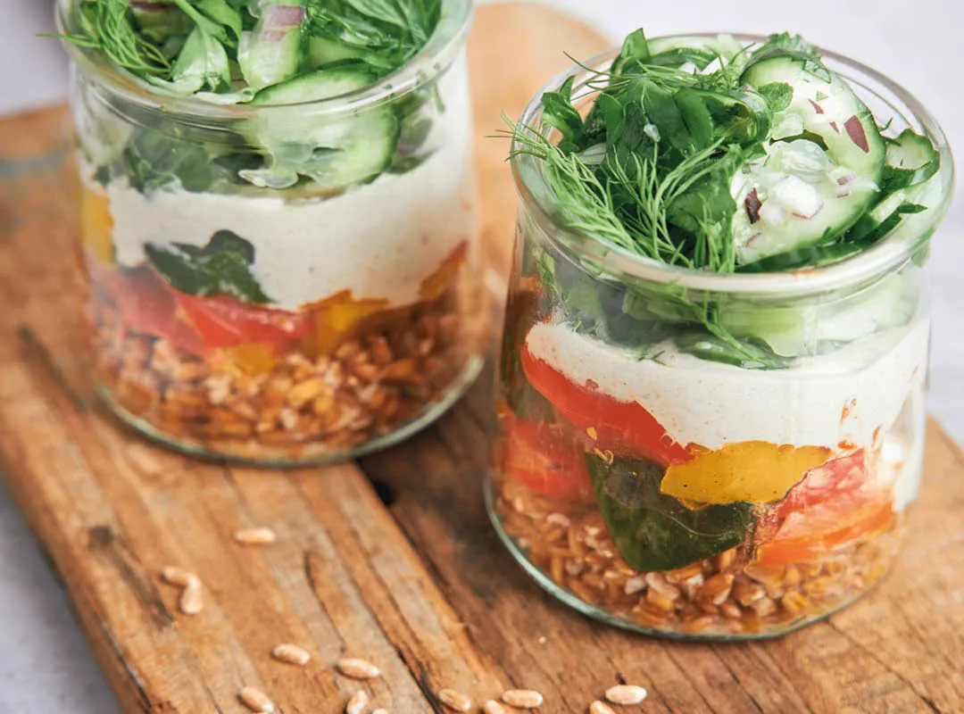 Schichtsalat mit Kochdinkel - Rezept