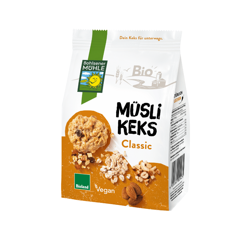 Eine Packung Bohlsener Mühle Müsli Keks Classic, ein veganer Bio-Snack mit Hafer und Nüssen. Hergestellt mit nachhaltigen Praktiken.
