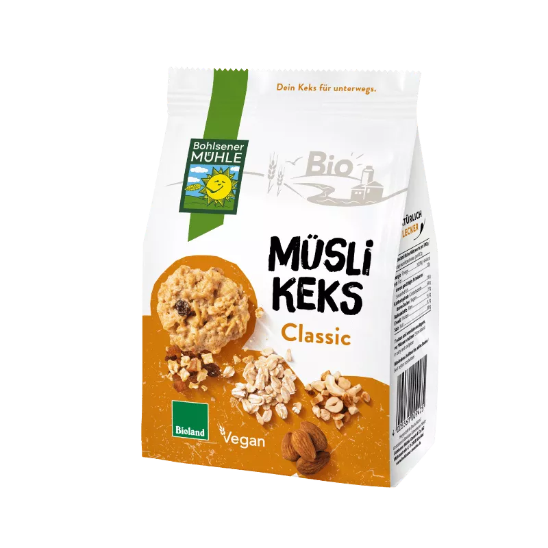 Eine Packung Bohlsener Mühle Müsli Keks Classic, ein veganer Bio-Snack mit Hafer und Nüssen. Hergestellt mit nachhaltigen Praktiken.