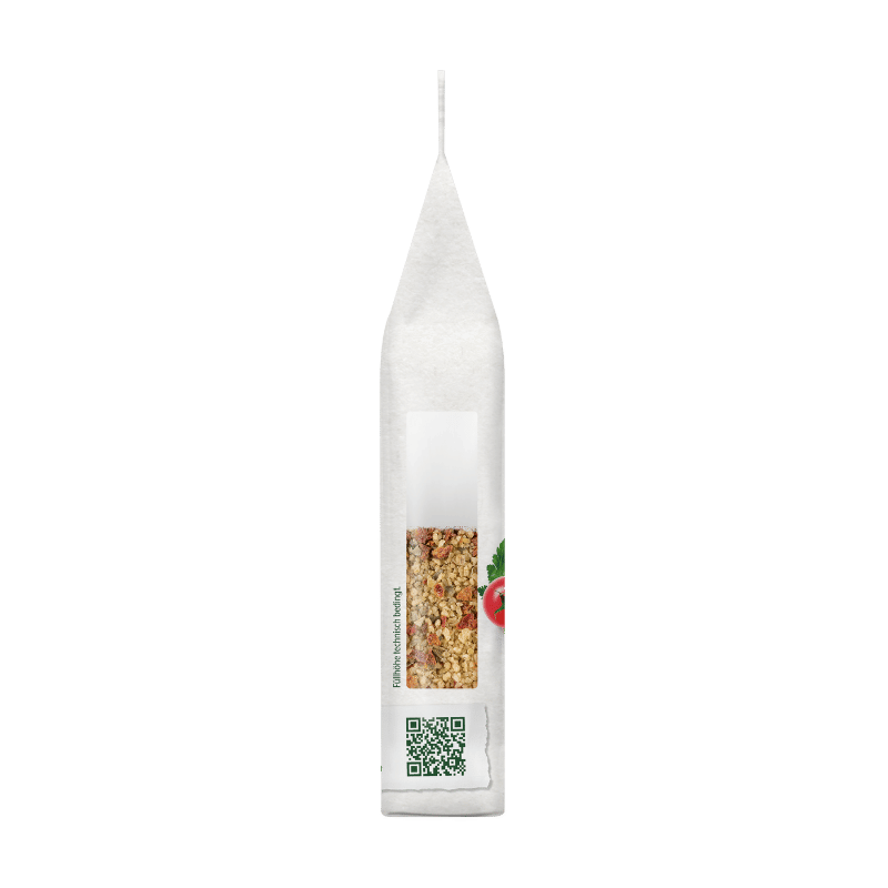 Bohlsener Mühle Snack mit Tomaten und Kräutern in einer transparenten Verpackung.