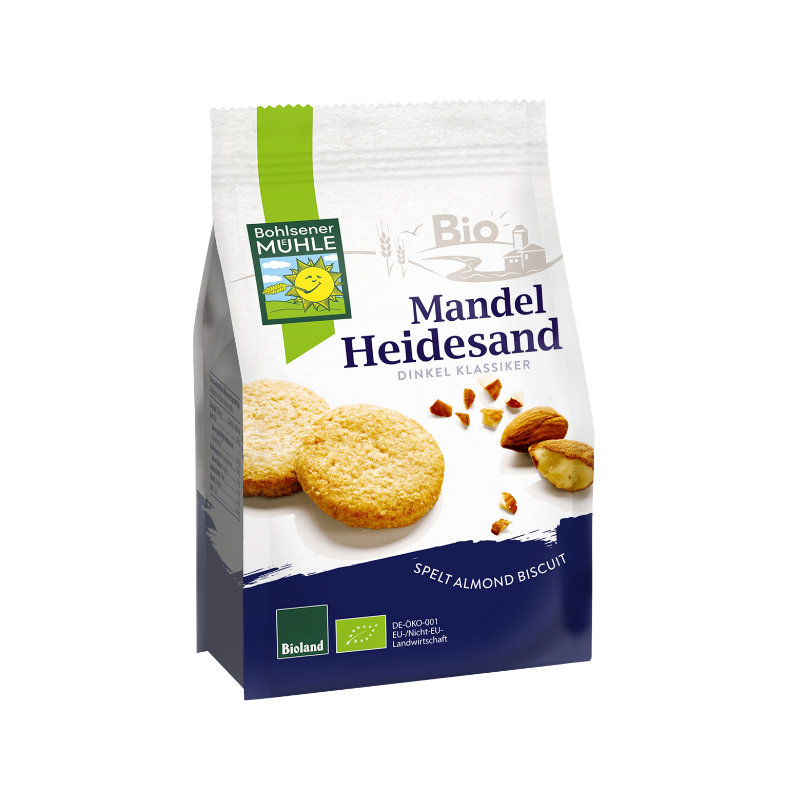 Bohlsener Mühle Mandel Heidesand Dinkel Cookie Packung mit runden Keksen und Mandeln auf weißem Hintergrund.