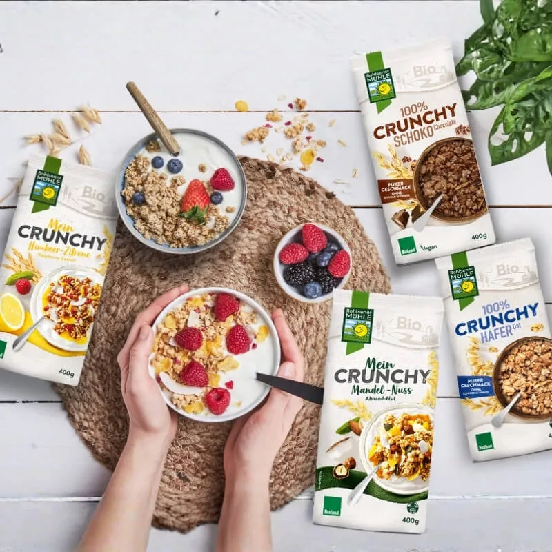 Bohlsener Mühle Crunchy Himbeer-Zitrone mit frischen Beeren und Joghurt.