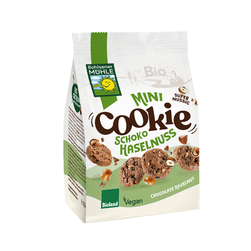 Bohlsener Mühle Mini Cookie Schoko Haselnuss in einer Verpackung mit Keksen und Haselnüssen.