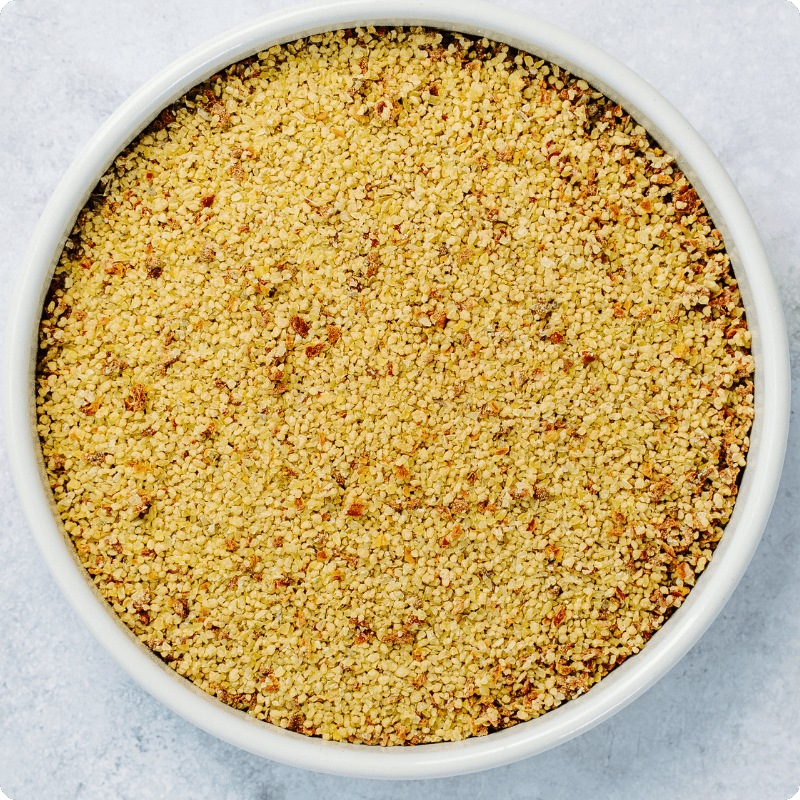 Bohlsener Mühle feine, goldene Grießsorte in einer weißen Schüssel.