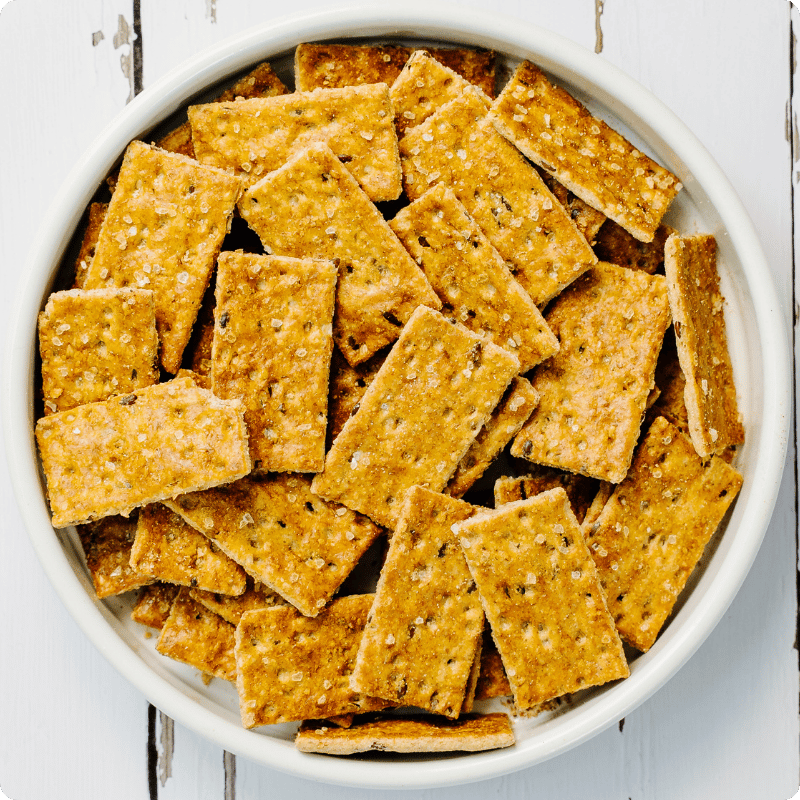 Bohlsener Mühle Crunchy Cookies in einer Schüssel, goldbraun und knusprig.