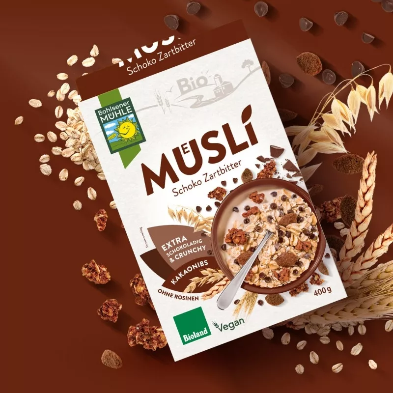 Bohlsener Mühle Müsli Schoko Zartbitter mit Schokoladenstücken und Haferflocken.