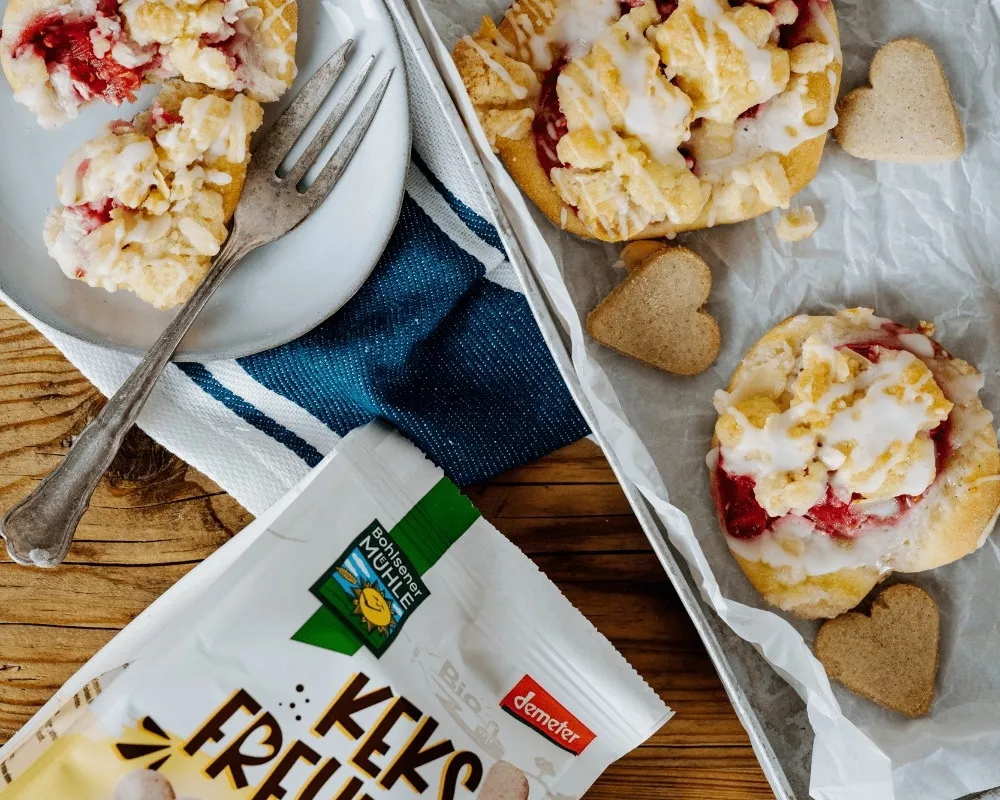 Rhabarber Streusel Herzen 